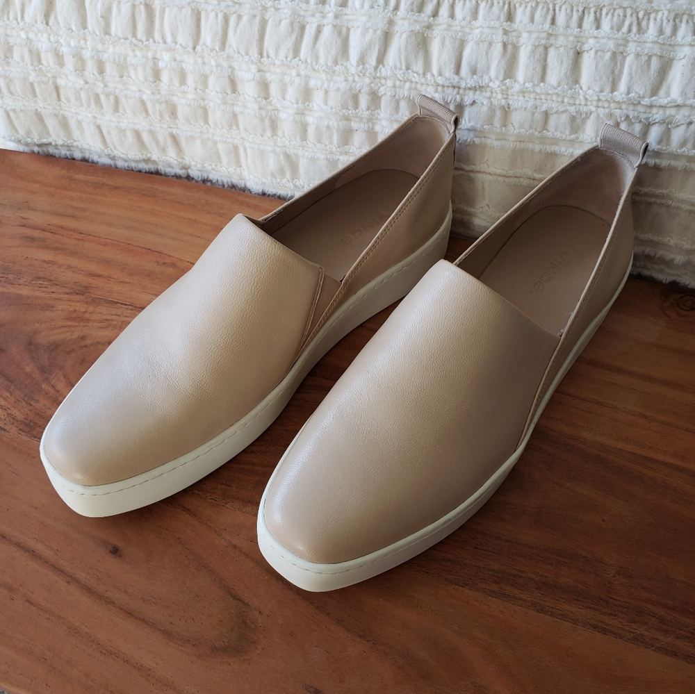 VINCE. SLIP-ON SNEAKER, Saxon 2, Size 8.5, Wheat (nude)